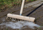 Preview: Schrubber aus Buchenholz mit Fibre-Besatz schrubbt Steinboden